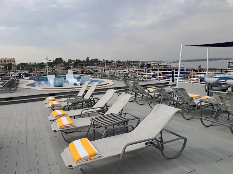 Sun deck y piscina M/S Ti Yi — crucero Nilo con jacuzzi | Egypt For Travel 2026
